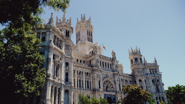 MADRIDES PILS NOSLĒPUMI